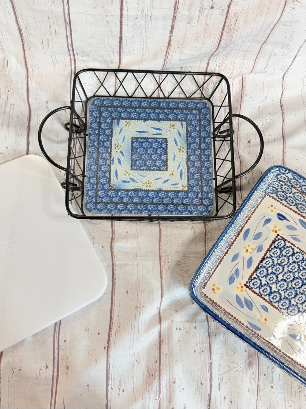 2.5 Quart Temptations Old World Blue Square Baking Dish Casserole. Rack, Trivet